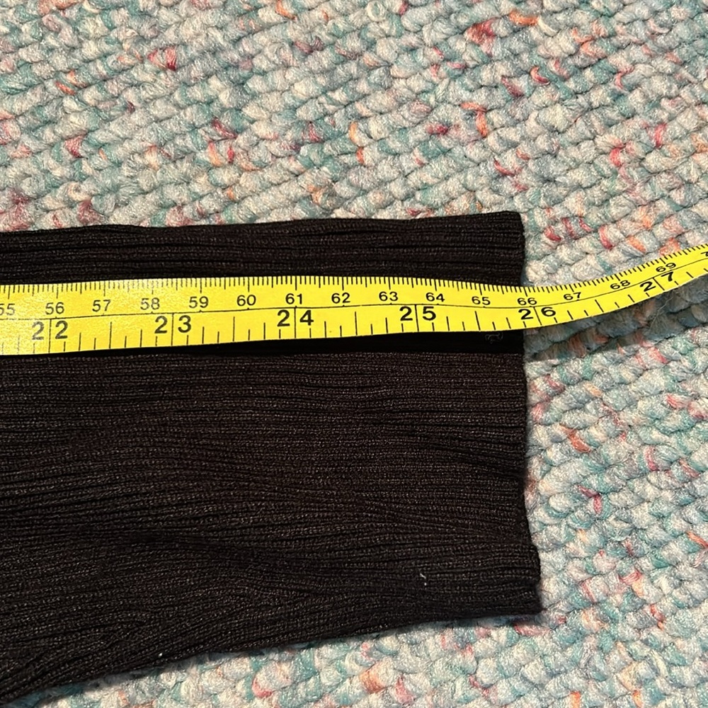 Ladies size XXL Ribbed Mock Neck Sweater with Cutout at the Back - Picture 9 of 10